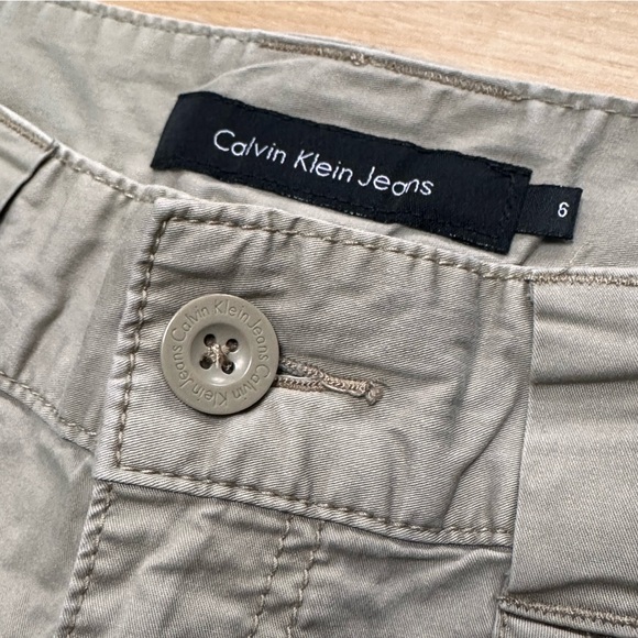 Calvin Klein Women's Cargo Shorts - Picture 3 of 7